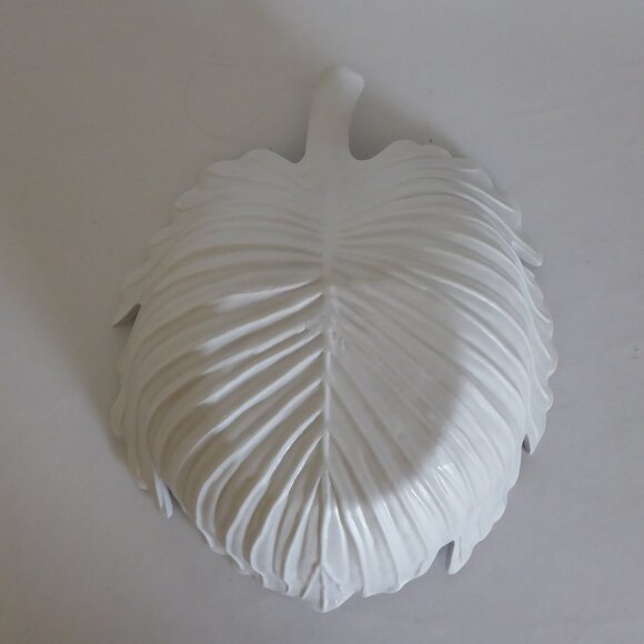 NEW LARGE 12” WHITE PORCELAIN DECORATIVE LEAF SHAPED BOWL SCULPTURE WITH STEM - Picture 11 of 12